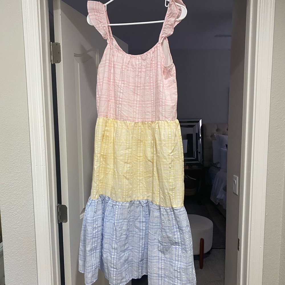 Long summer maxi dress that is lightweight and colorful.